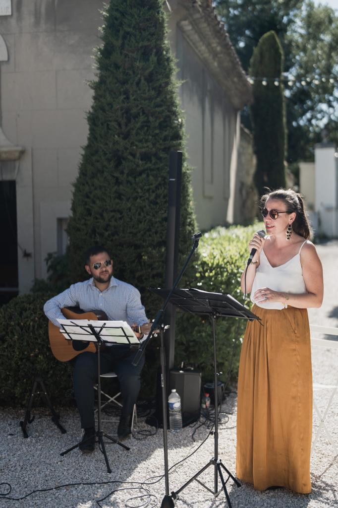 Duo voix et guitare en extérieur